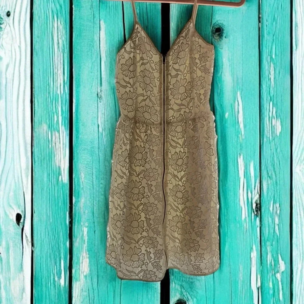 Chic Creme Front Zip Dress - Size Small (B10) - Picture 1 of 7